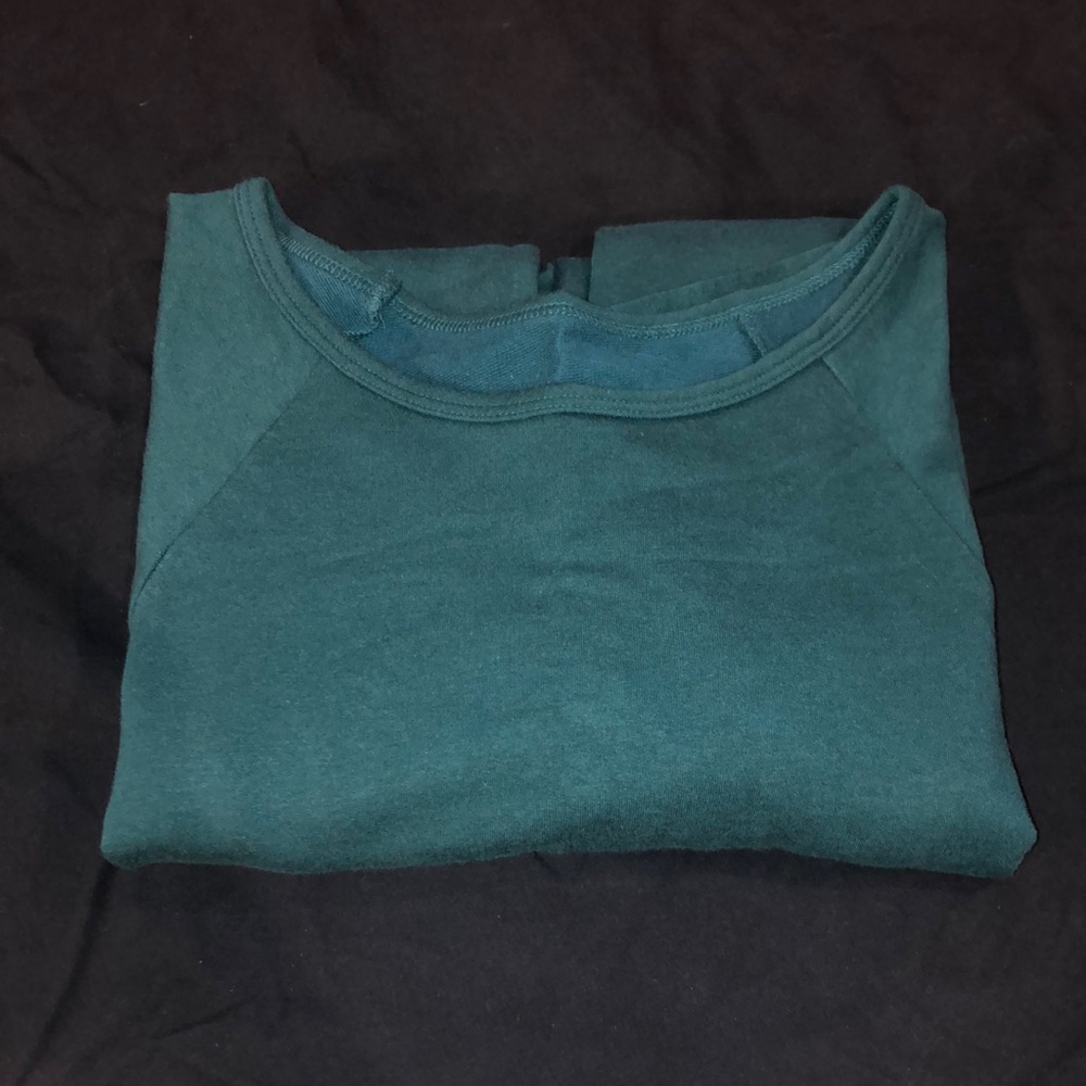 Fleo. Gently Used Sweatshirt. Size medium. Teal.